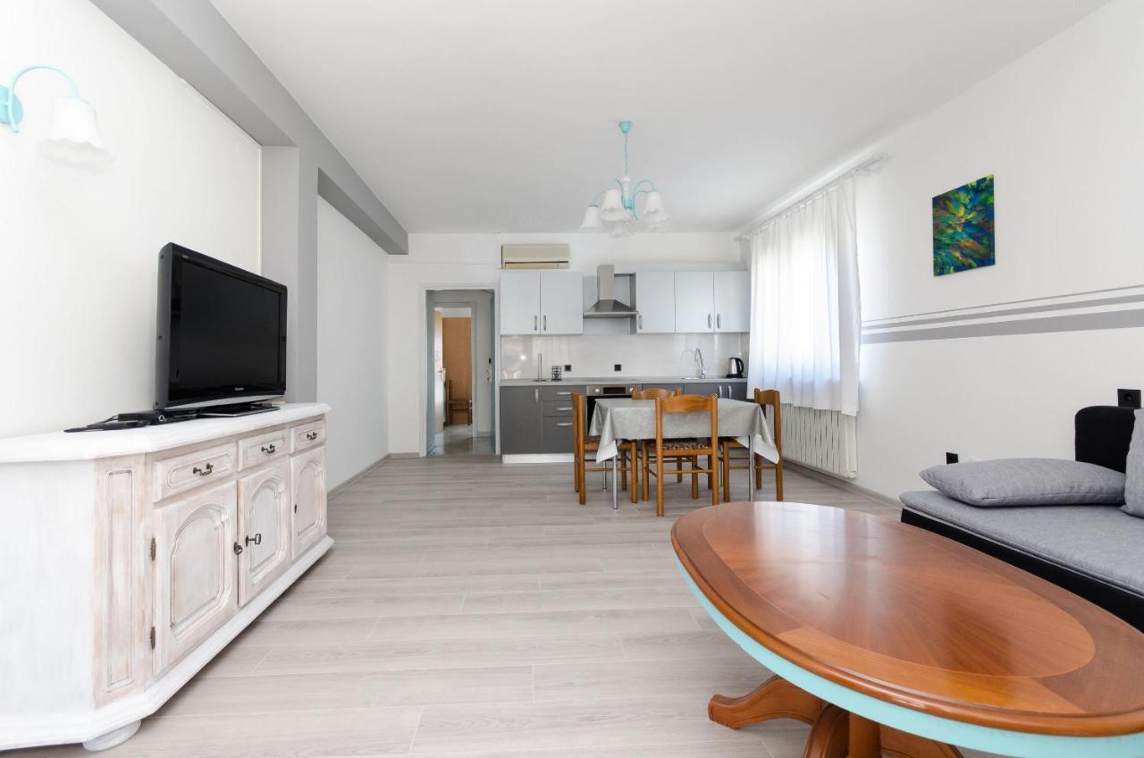 Apartments Slavica R Banjol ภายนอก รูปภาพ