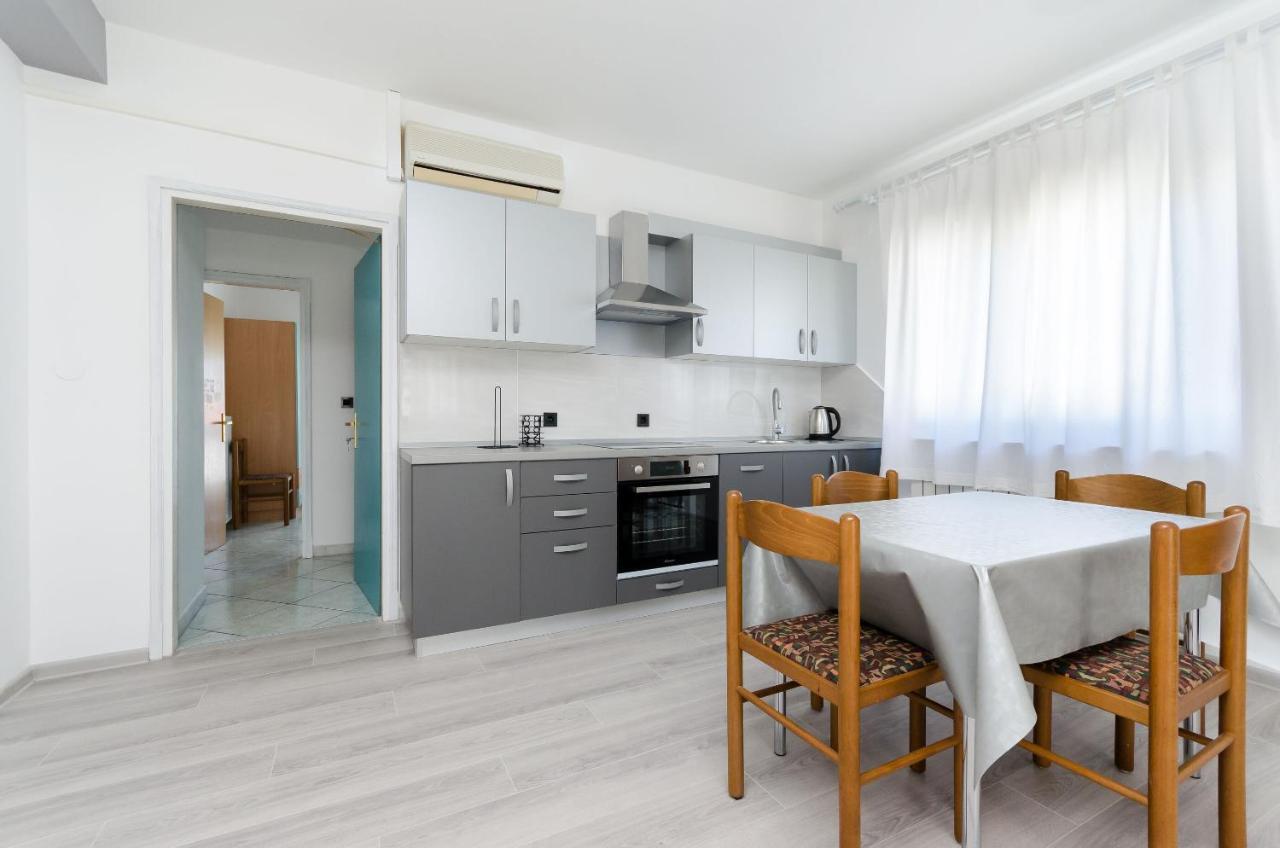 Apartments Slavica R Banjol ภายนอก รูปภาพ