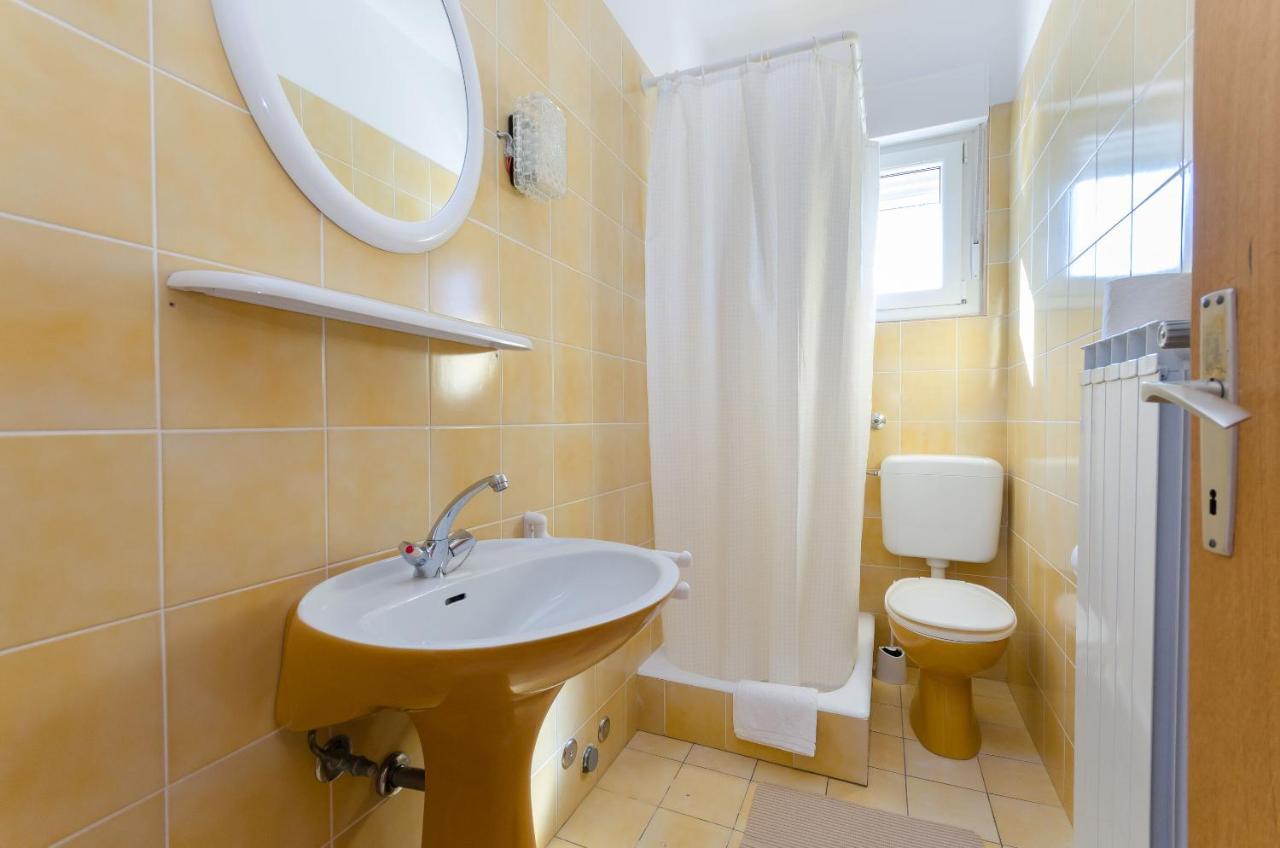 Apartments Slavica R Banjol ภายนอก รูปภาพ
